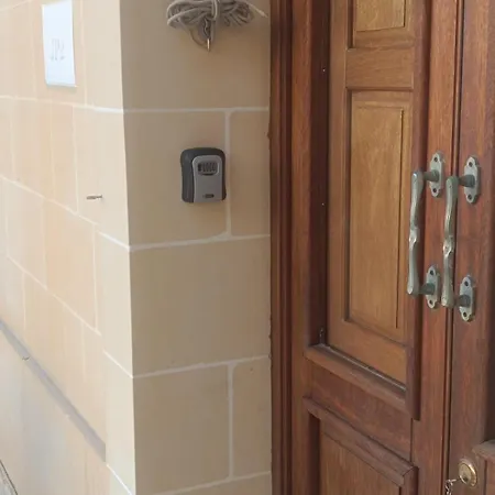 Maisonette Jp2 شقة *